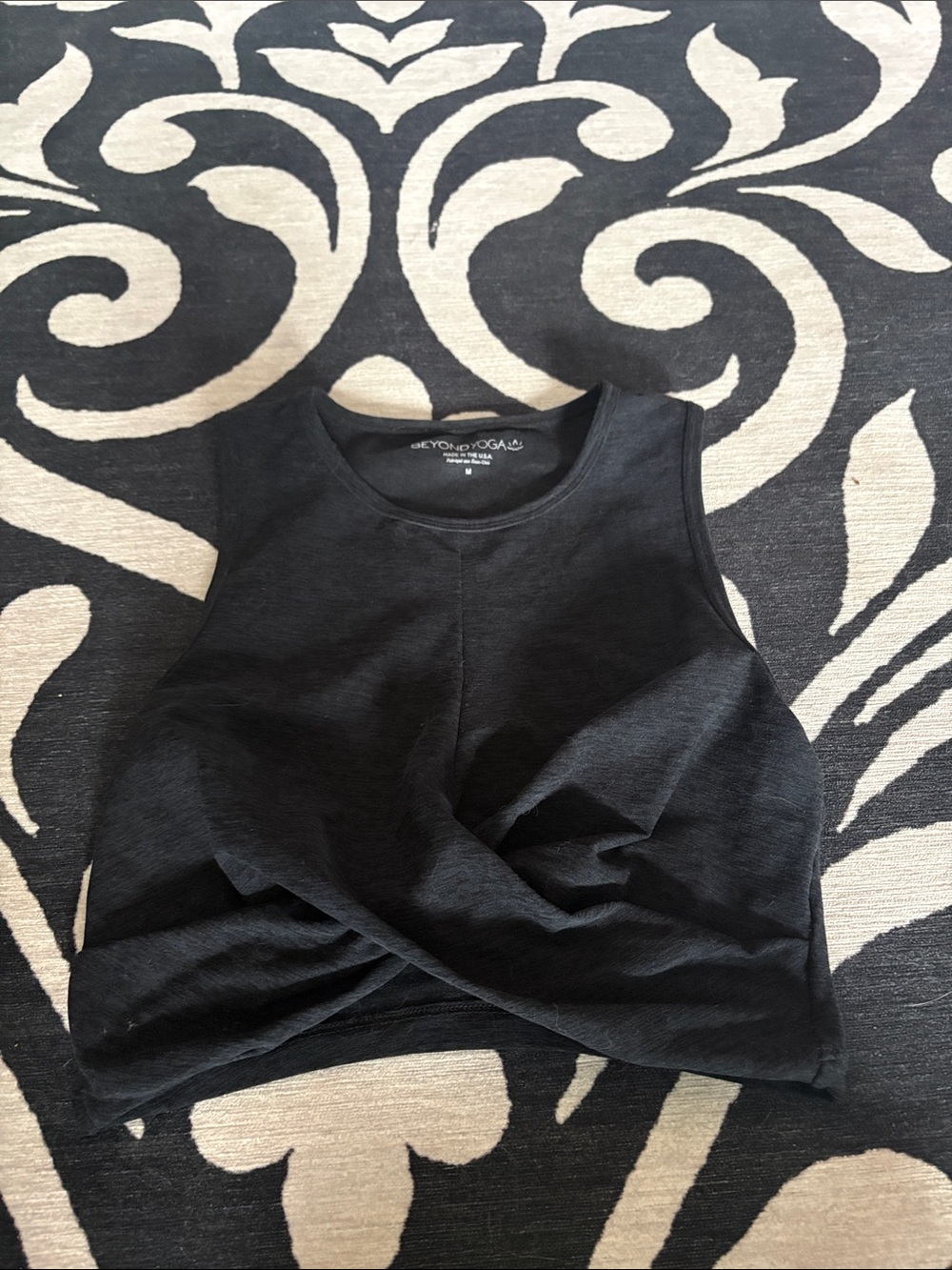Beyond Yoga Black Twist-Front Cropped Tank